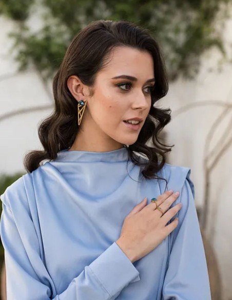 Robe longue en satin bleu ciel à manches longues