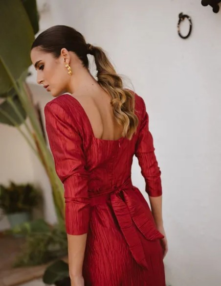 Robe de soirée midi en satin rouge avec nœud
