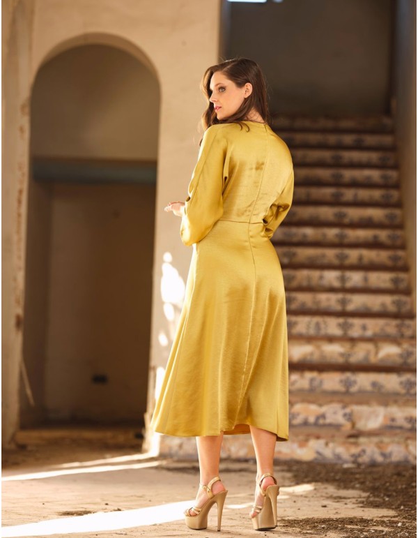 Vestido de fiesta midi satinado con nudo central 2