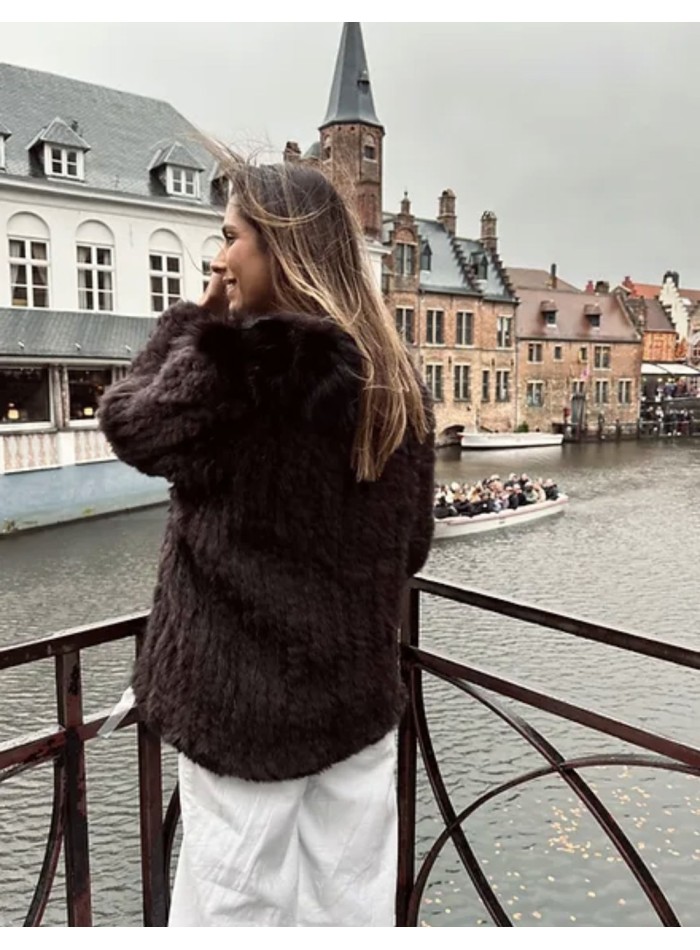 Fur jacket with collar and long sleeves