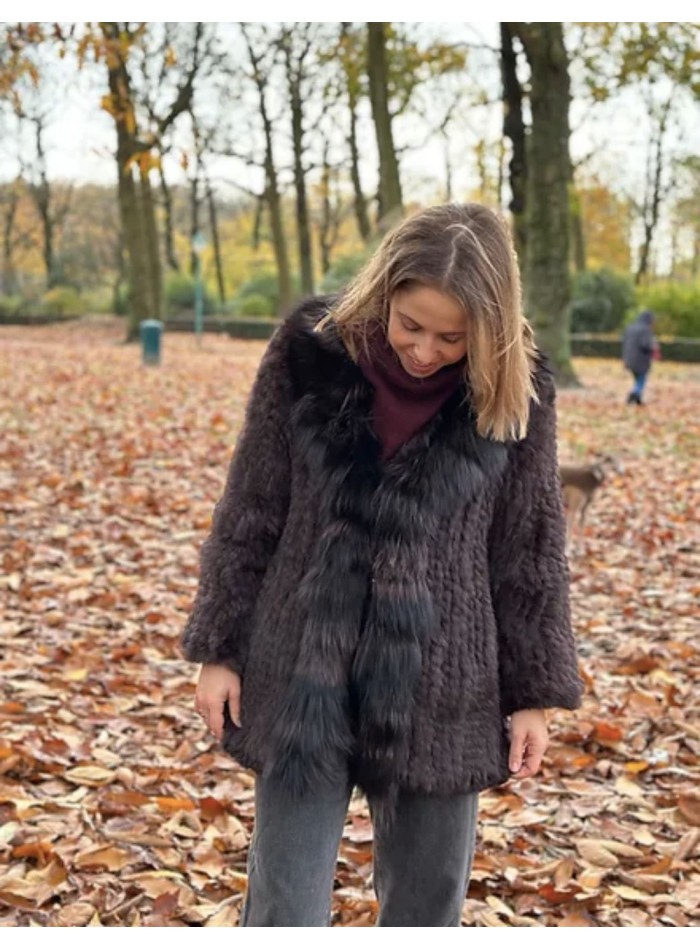 Fur jacket with collar and long sleeves