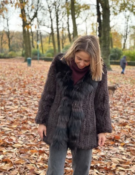 Fur jacket with collar and long sleeves