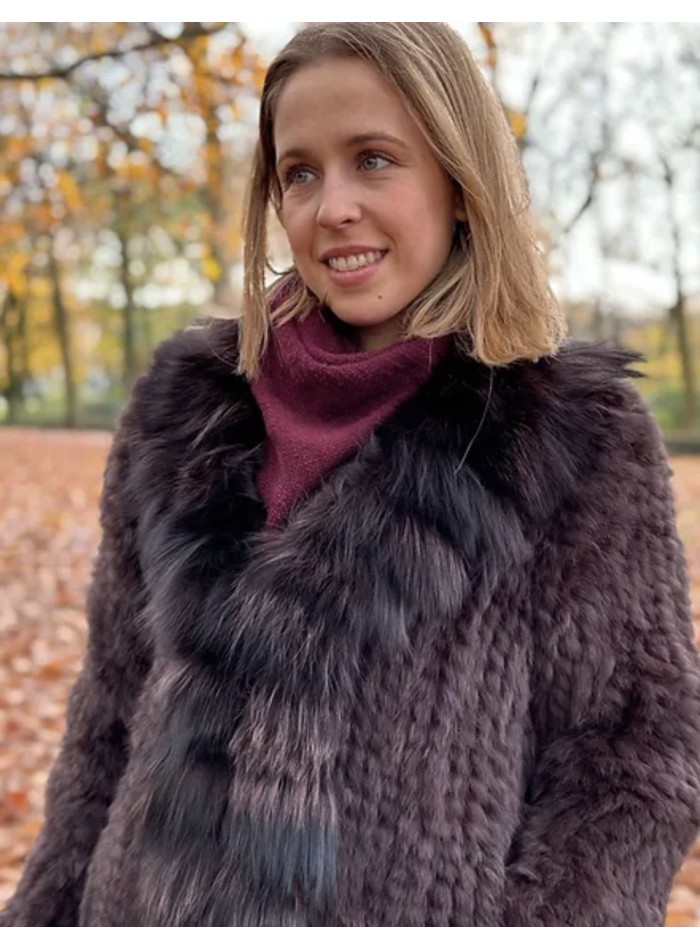 Chaqueta de pelo con cuello y manga larga