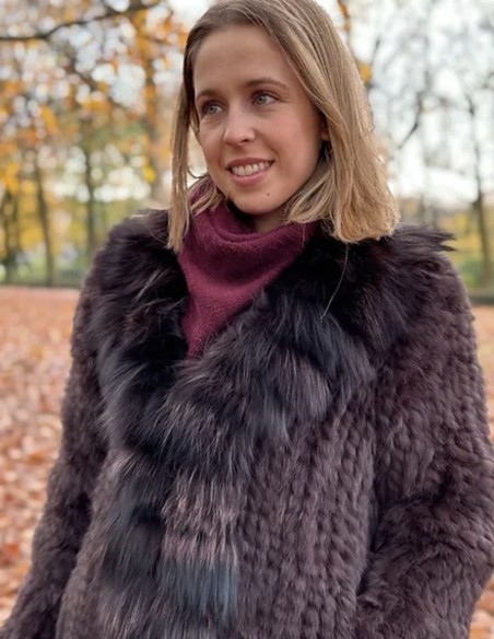 Chaqueta de pelo con cuello y manga larga