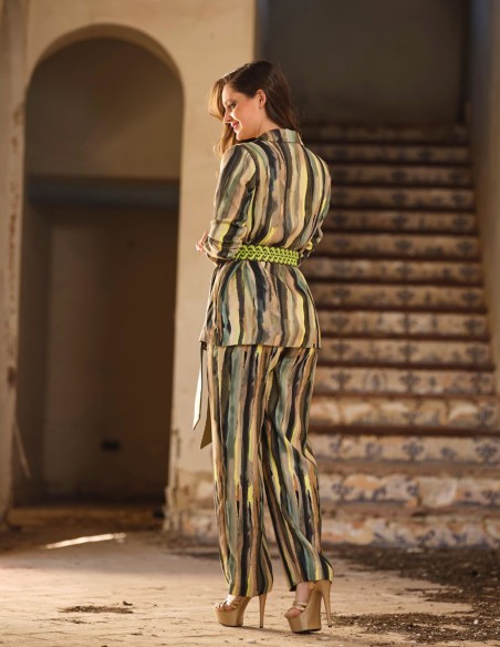 Conjunto de chaqueta fluida y pantalón recto estampado para invitadas
