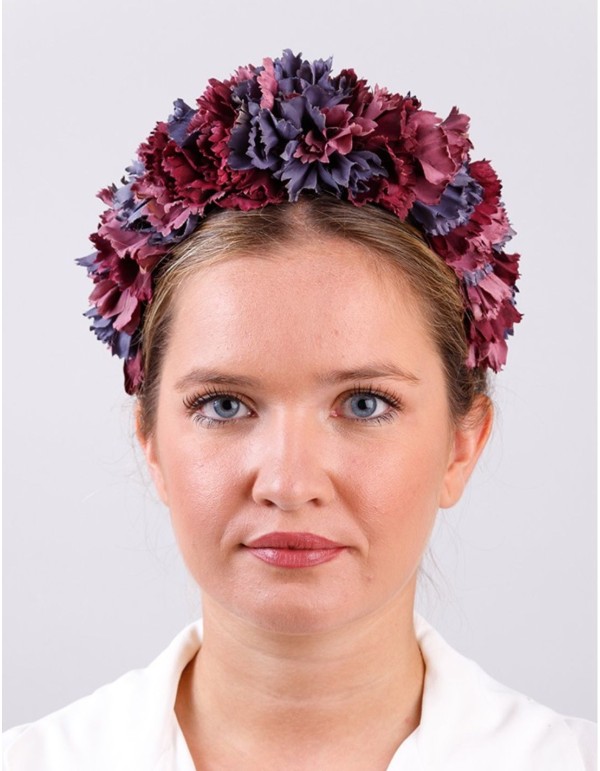 Diadema de flores con pétalos malva, vino y añil