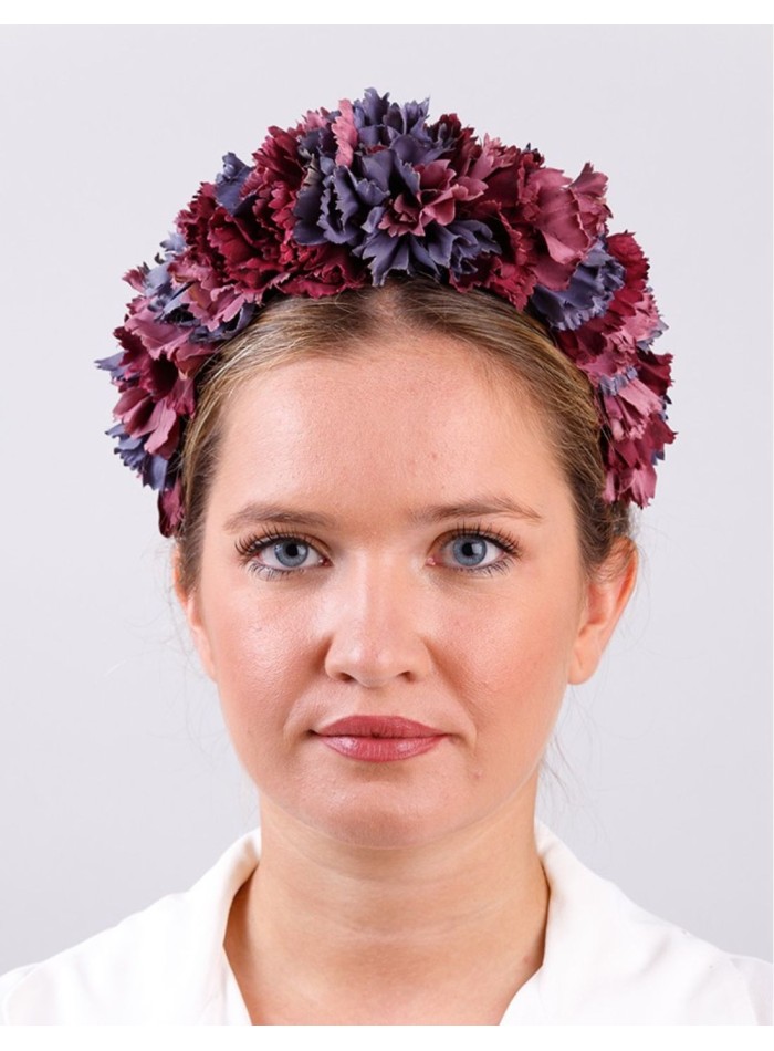 Diadema de flores con pétalos malva, vino y añil