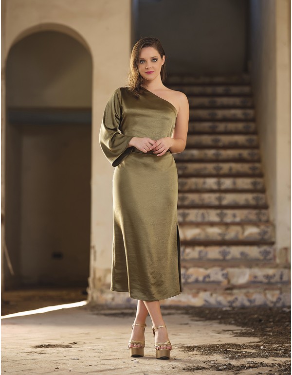 Vestido de fiesta midi satinado con escote asimétrico
