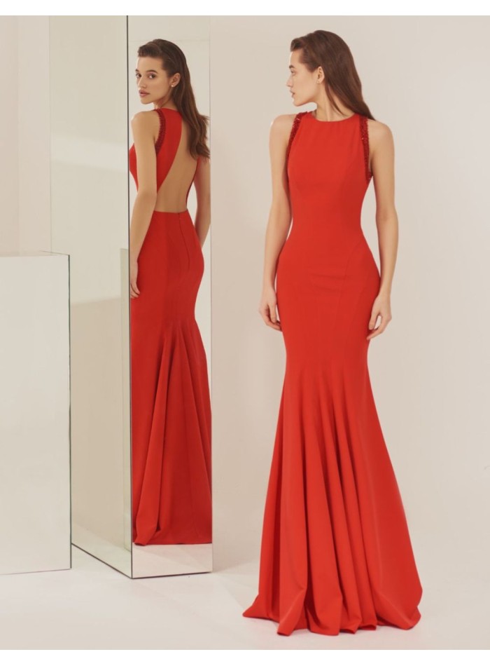 Long red party dress with mermaid cut and open...