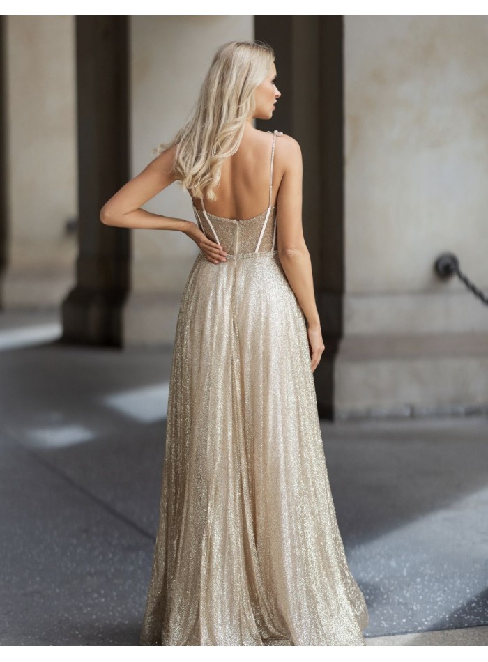 Robe de soirée longue avec tissu brillant et...