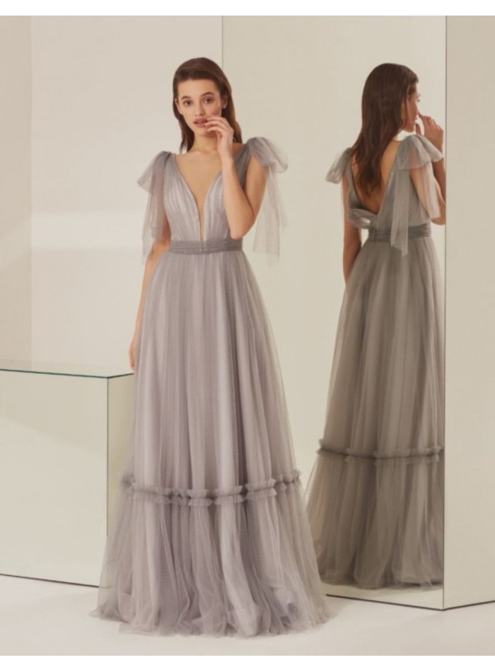 Vestido de fiesta largo con capas de tul y lazos