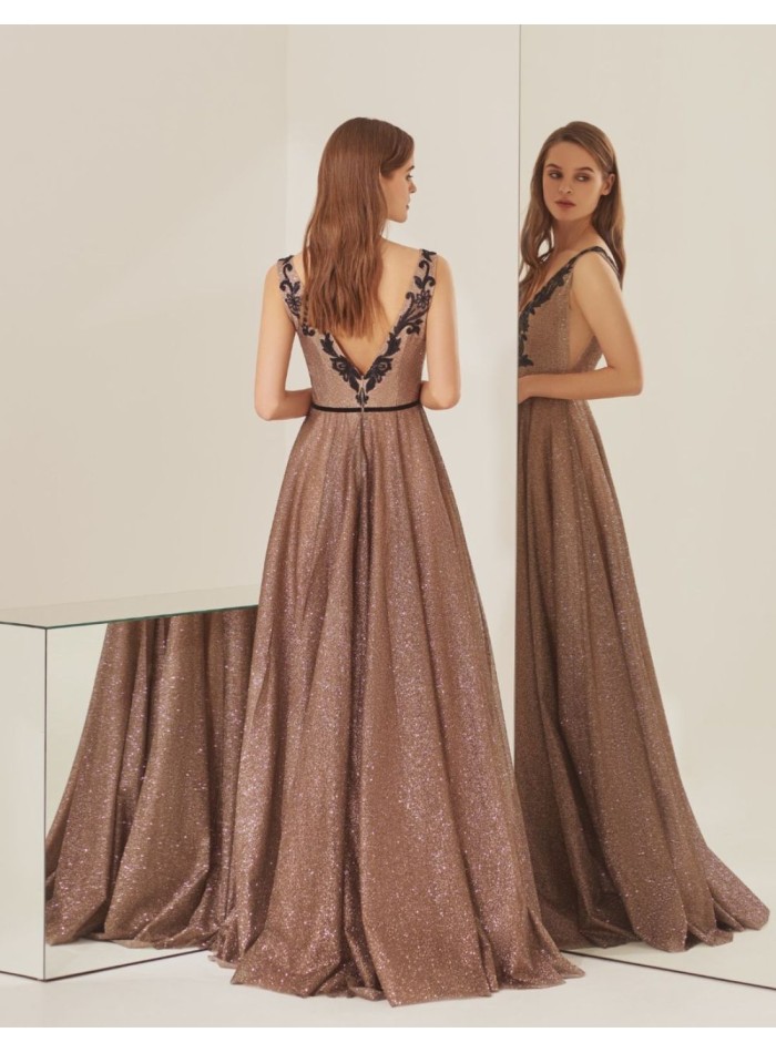 Vestido largo de fiesta bronce con encaje negro...