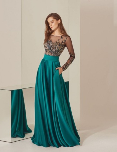 Body en strass turquoise et jupe longue en satin