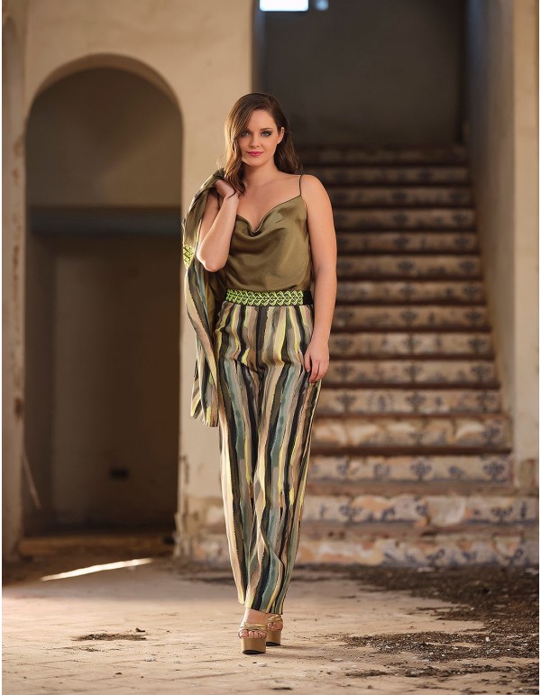 Top satinado para invitadas.