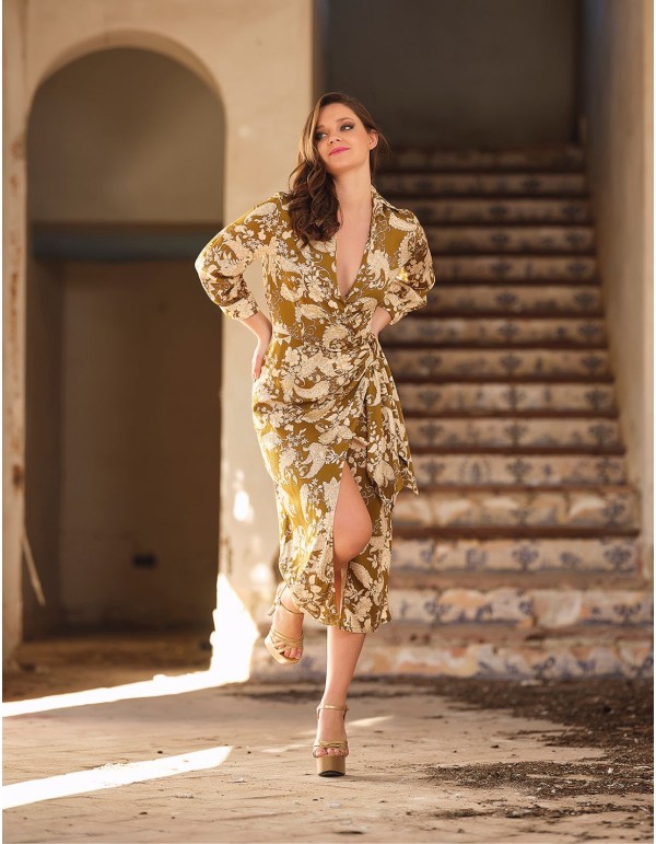 Vestido midi de fiesta estampado con manga francesa.