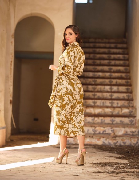 Vestido midi estampado para invitadas.