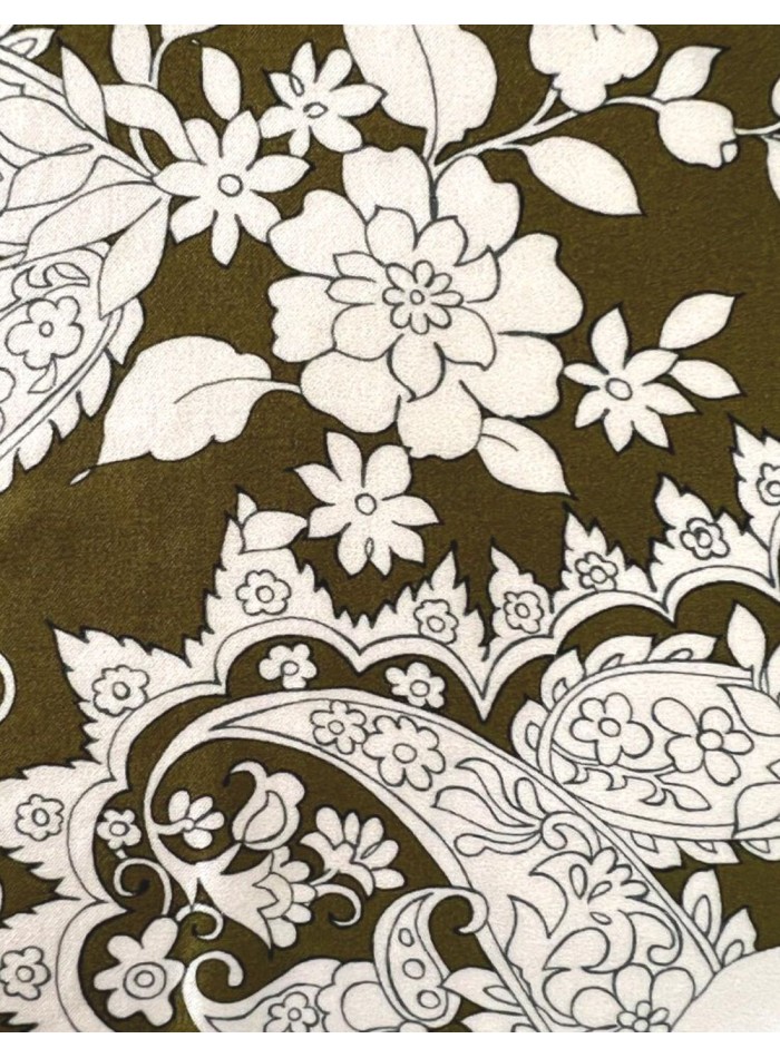 Vestido midi con flores estampadas.