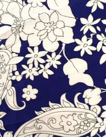 Vestido midi para invitadas de otoño.