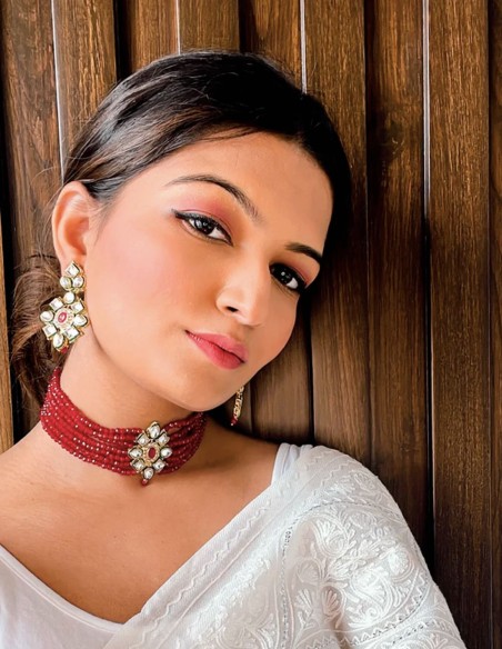 Choker de fiesta con piedras naturales y abalorios granate