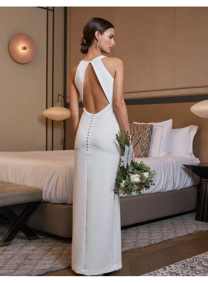 Vestido largo de novia con cuello halter y...