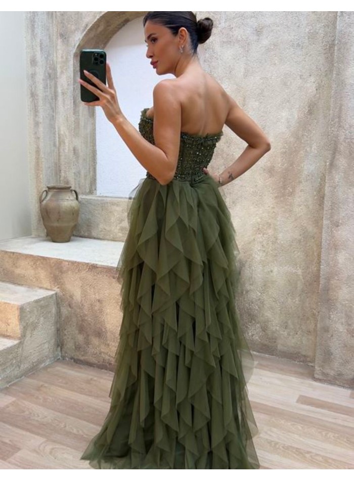 Vestido de fiesta con corsé de pedrería y falda...