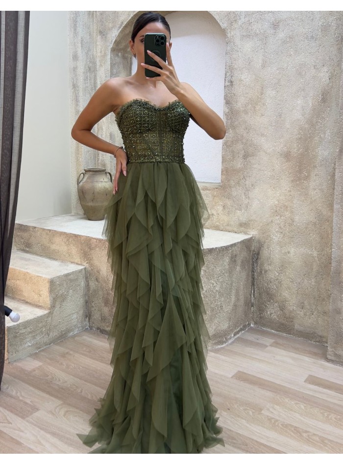 Vestido de fiesta con corsé de pedrería y falda...