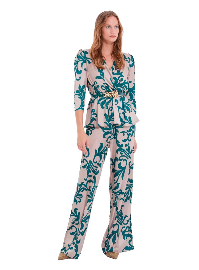 Conjunto de blusa y pantalón estampados