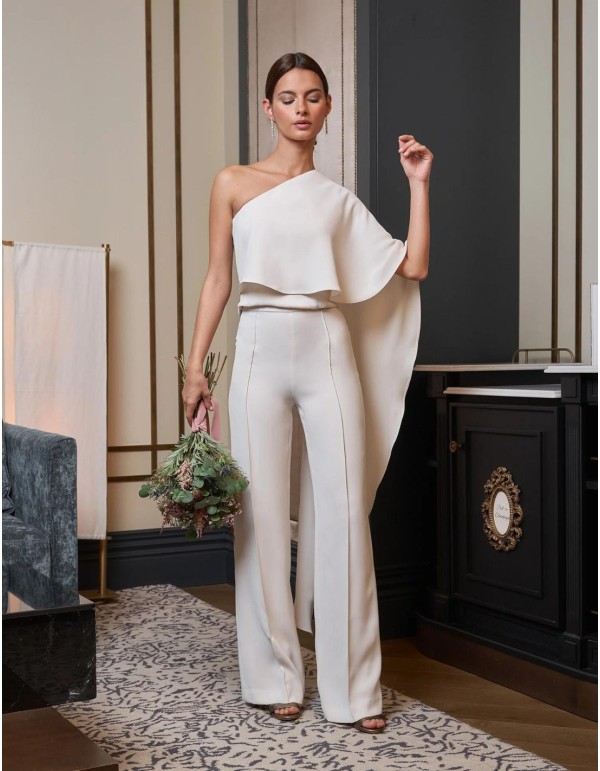 White long trousers for guests. 2