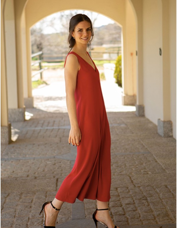 Robe de soirée midi en satin rouge avec décolleté