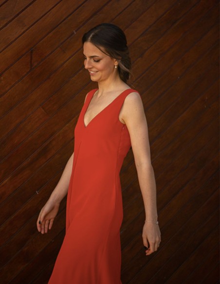Vestido midi de fiesta rojo satén con escote