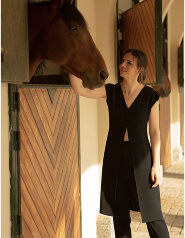 Pantalon midi noir à taille haute avec pinces 2