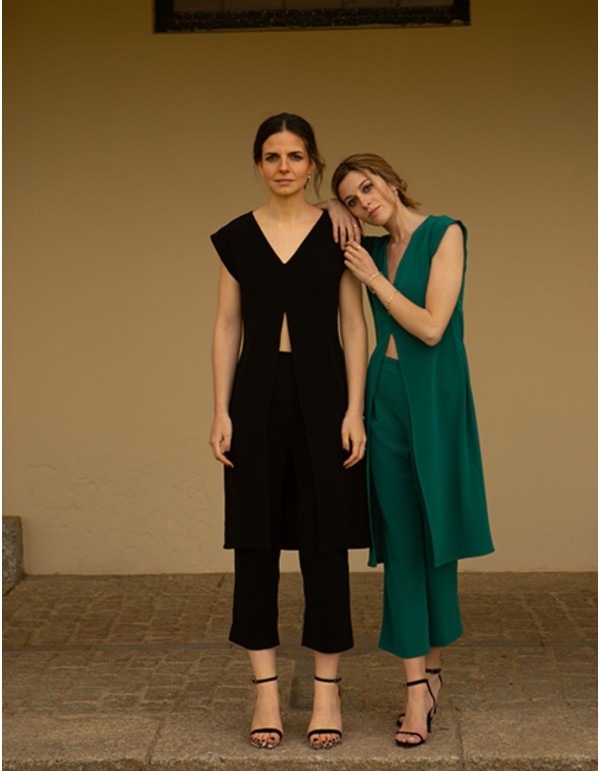 Pantalón midi negro de pinzas con cintura alta