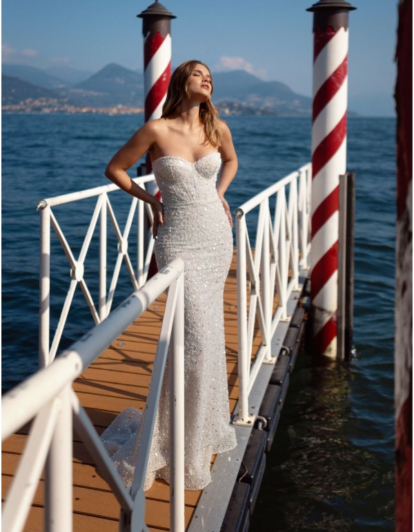 Robe de mariée à bretelles avec strass et traîne amovible 2