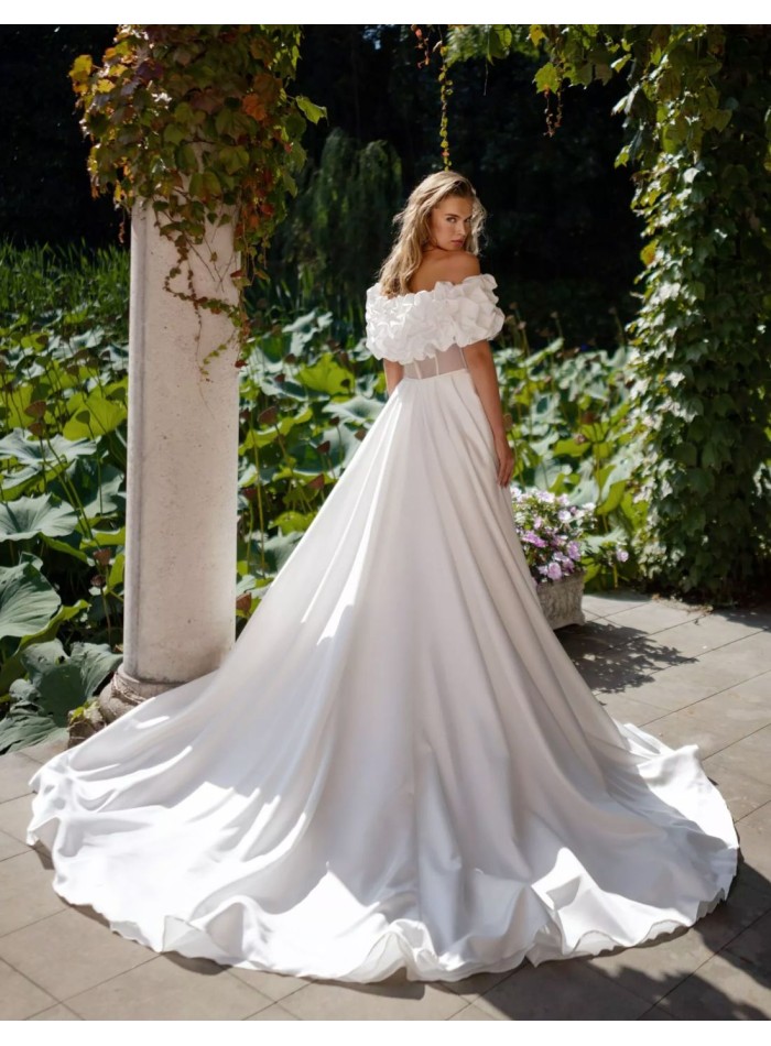 Robe de mariée longue avec encolure florale et...