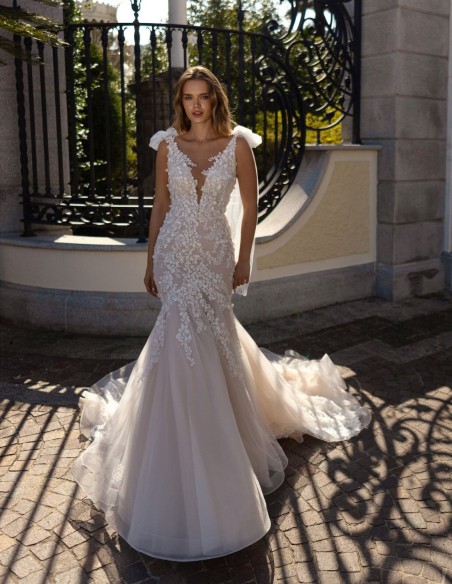 Robe de mariée nude avec décolleté et dos en V, dentelle et nœuds