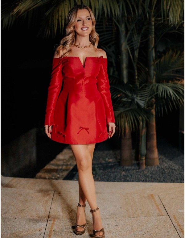 Vestido corto de fiesta con escote bardot y detalles lazos