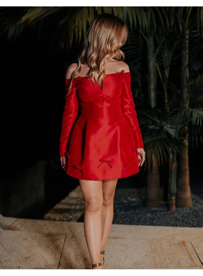 Mini robe de soirée avec encolure bardot et...