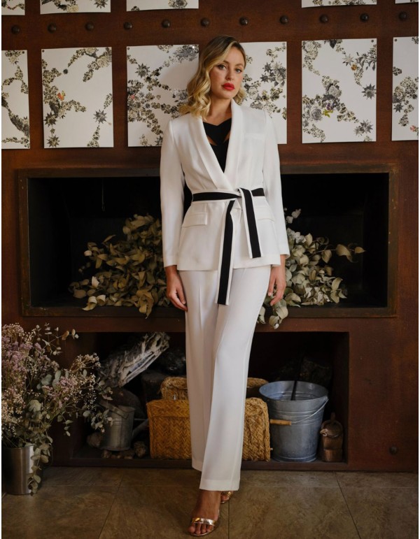 Fluid party jacket with two-tone lacing