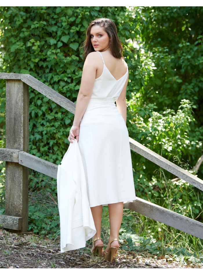 Flared midi skirt with zip and slit for events.