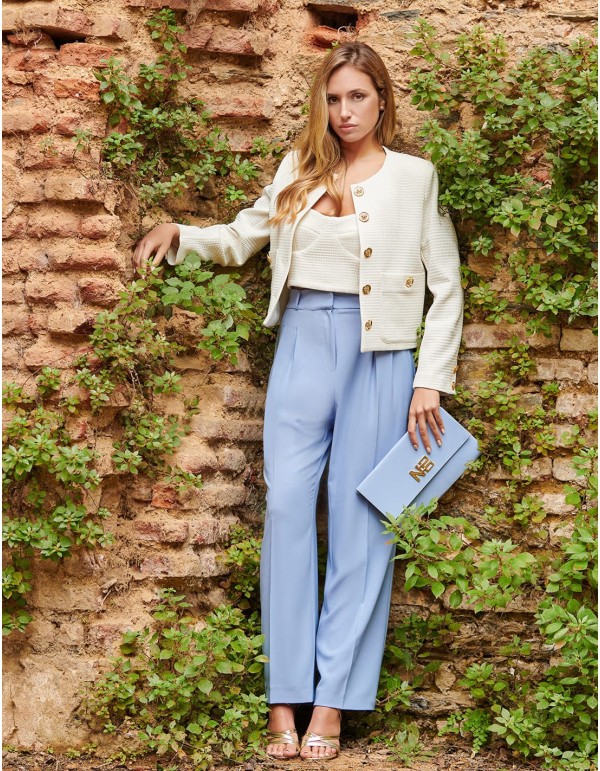 Chaqueta corta de tweed con botones.