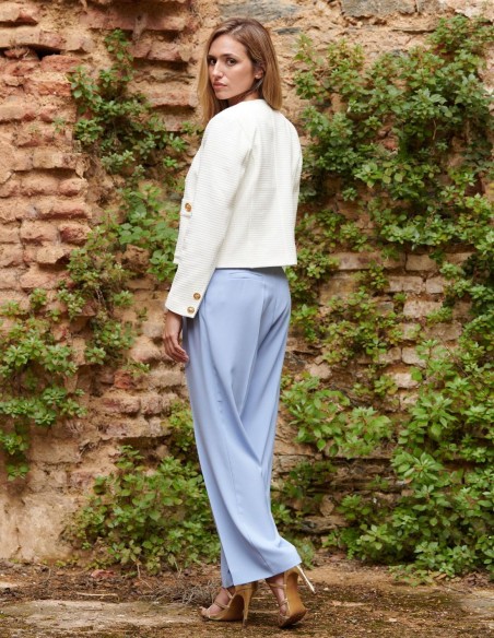 Chaqueta corta de fiesta para invitadas.