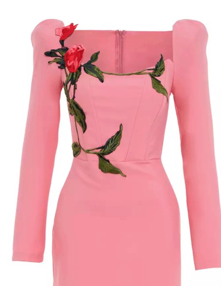 Evening dress with puffed sleeves and embroidery