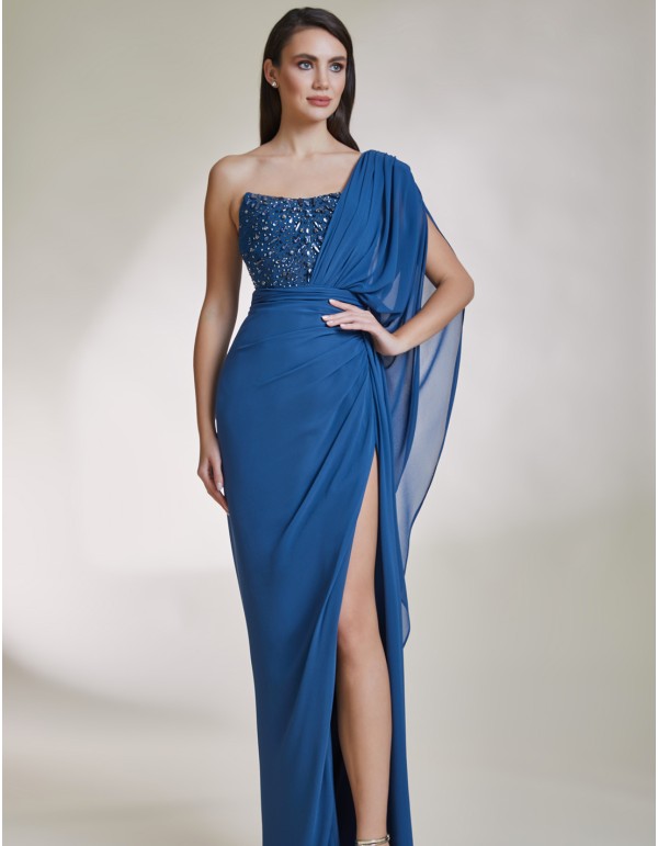 Vestido de fiesta largo con escote asimétrico y pedrería