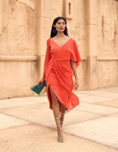 Vestido midi de fiesta con espalda descubierta.