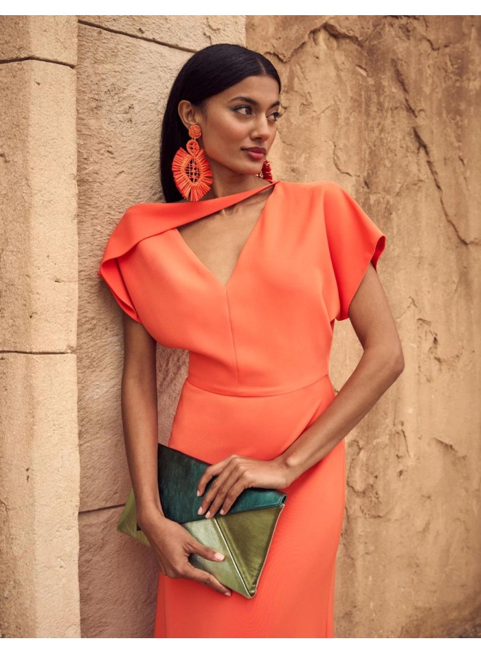 Midi party dress with short sleeves.