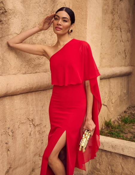 Vestido midi de fiesta con escote asimétrico.