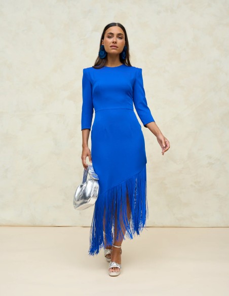 Vestido de fiesta midi con hombrera y bajo de flecos de Miphai