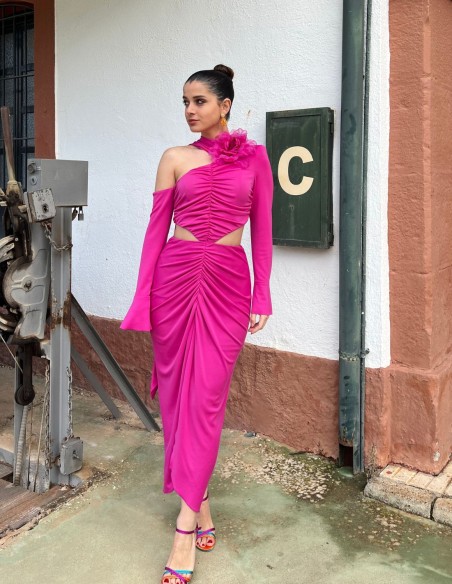 Robe de soirée midi à découpes et volants, ornée de fleurs