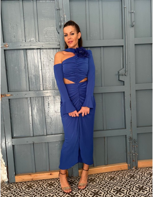Vestido midi de fiesta fruncido cut-out con adorno floral