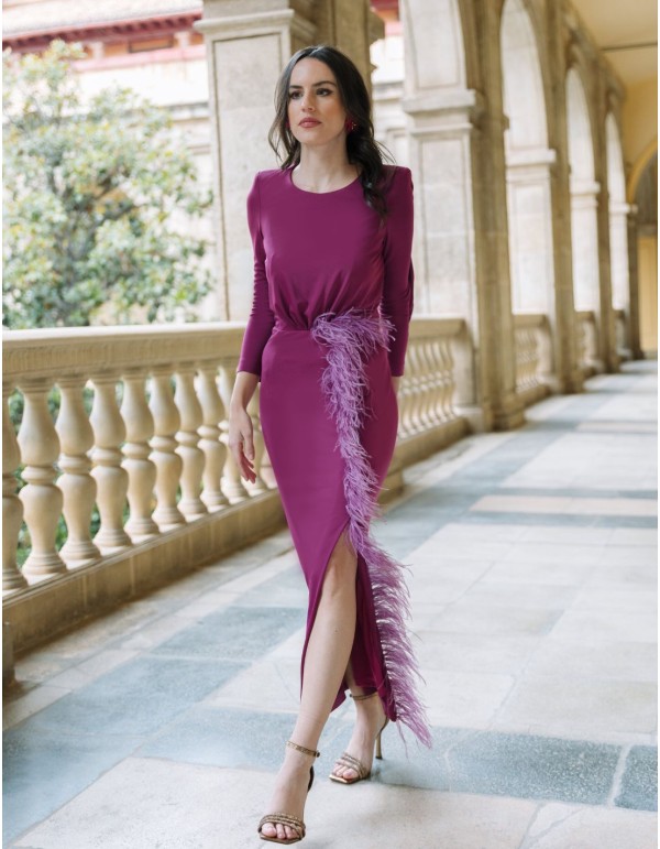 Midi party dress with feathered skirt slit